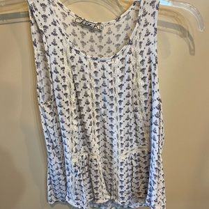 White pattern tank